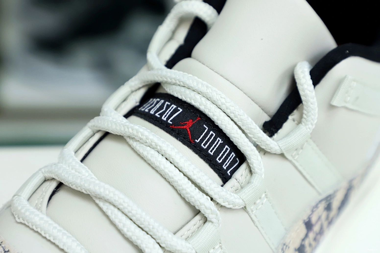 BONE 11 JORDAN LIGHT SNAKESKIN AIR LOW 1012